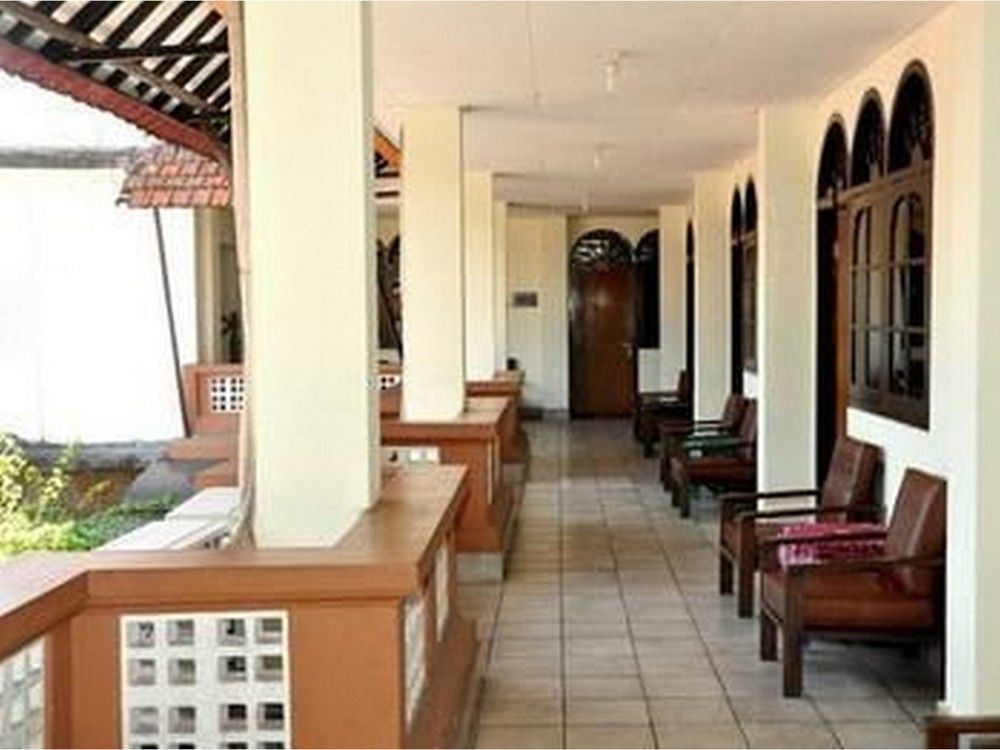 Oyo 3244 Grand Chandra Hotel Denpasa Buitenkant foto